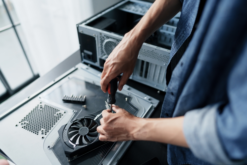 自力で対処できない場合はパソコン専門の修理業者を利用しよう